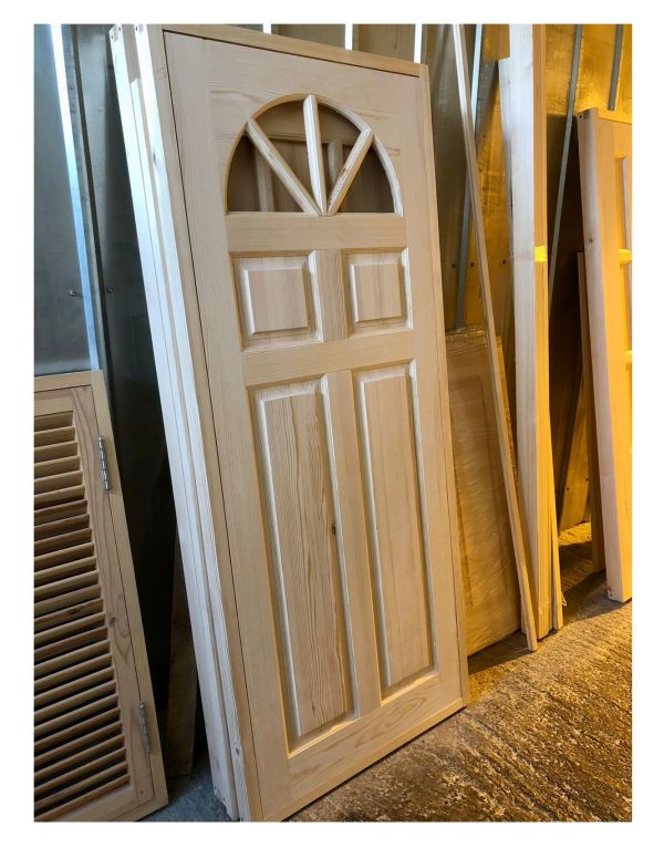 Дверь с полуаркой